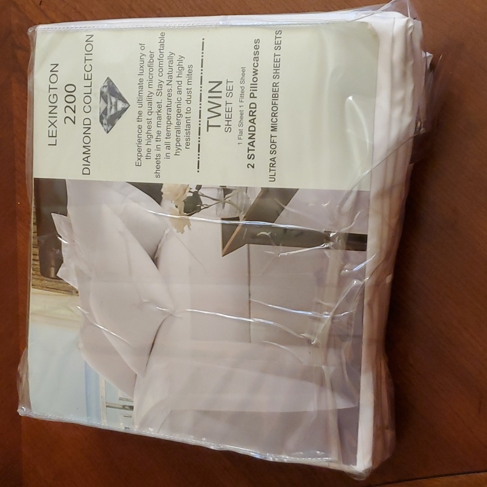 Lexington Microfiber Twin Bed Sheet set - Picture 2 of 4